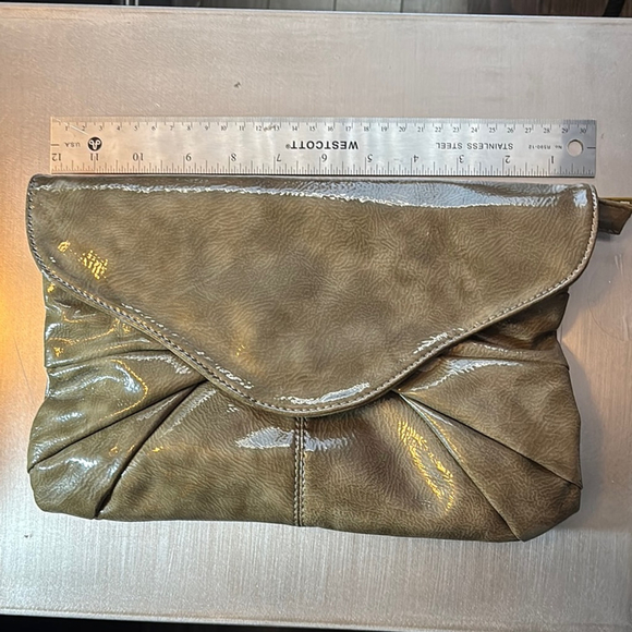 Unbranded Handbags - Elegant Patent Olive Coloured Clutch Bag